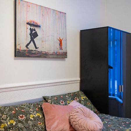 Cozy Rooms In Shared Accommodation Near Anfield Stadium With Parking And Wifi Liverpool Eksteriør bilde
